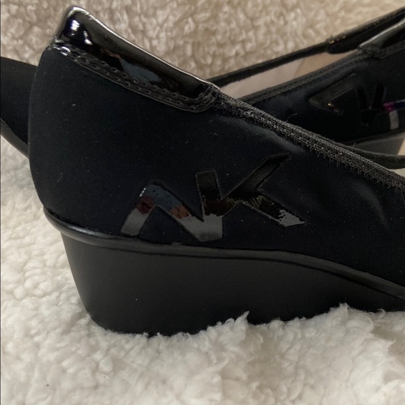 Anne Klein Sport Black Flexible Flats Size 8 - Picture 4 of 6